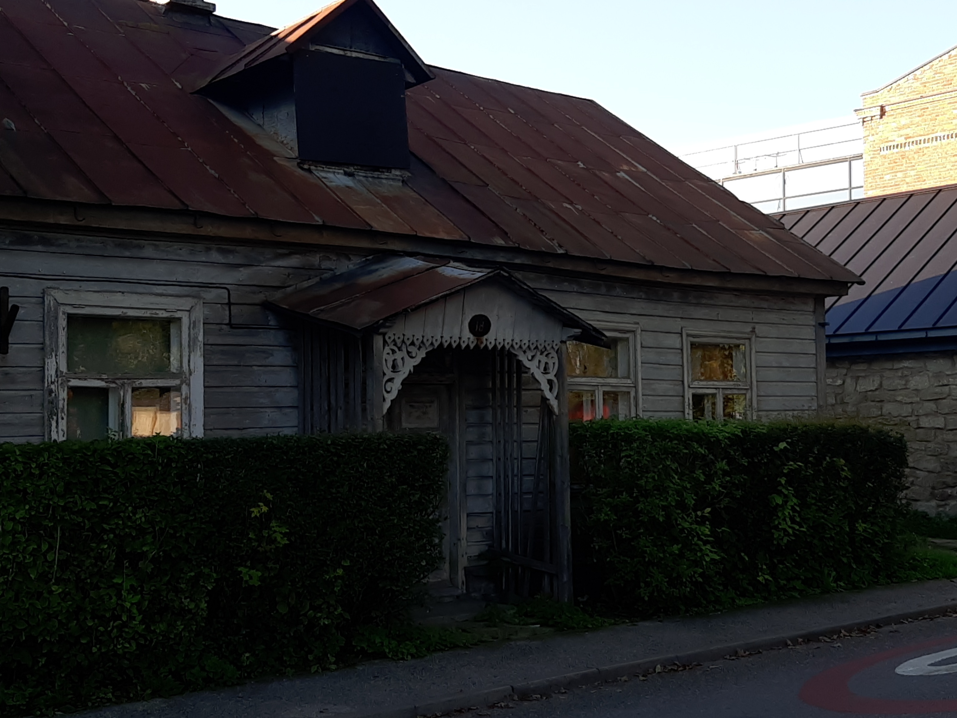 Kuressaare, elamu fassaad rephoto