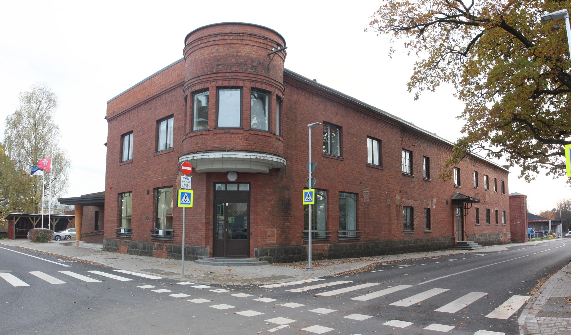 Viljandi leivakombinaadi hoone Turu ja Kaalu tänava nurgal. rephoto