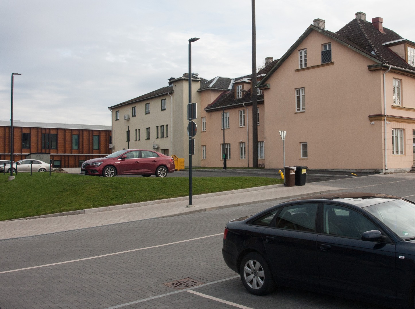 Drive-in punkt Viljandis - Viljandisse püstitatud mobiilne koroonaviiruse testimise telk. rephoto