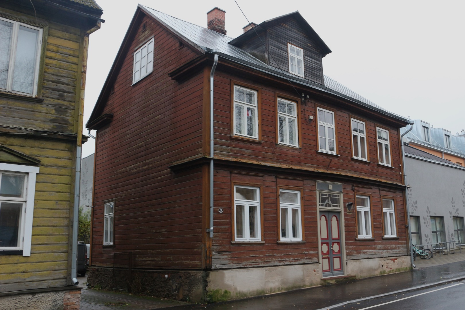 Linnavaade. Kroonuaia tn 9 Tartus 1992a. rephoto