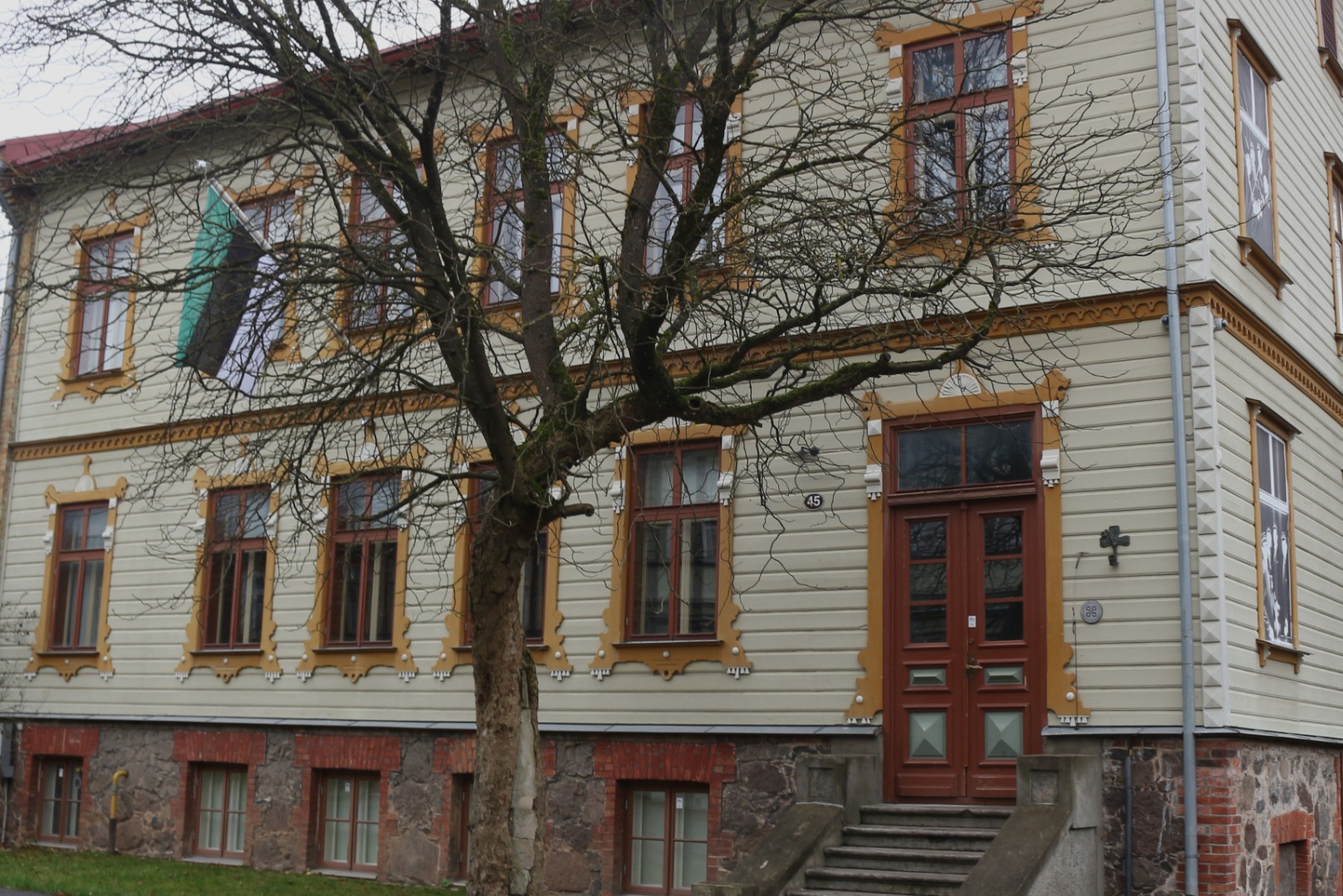 Building Veski (Burdenko) Street 45, where between 1912 and 1916 Professor n. Burdenko lived. rephoto