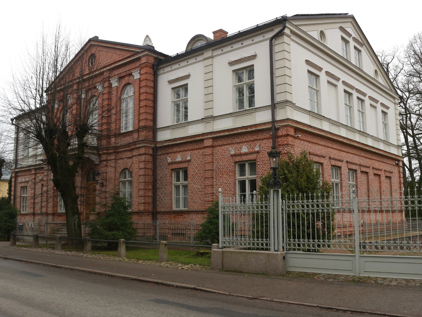 Building of the German Students Corporation “Livonia” on Veski Street. rephoto