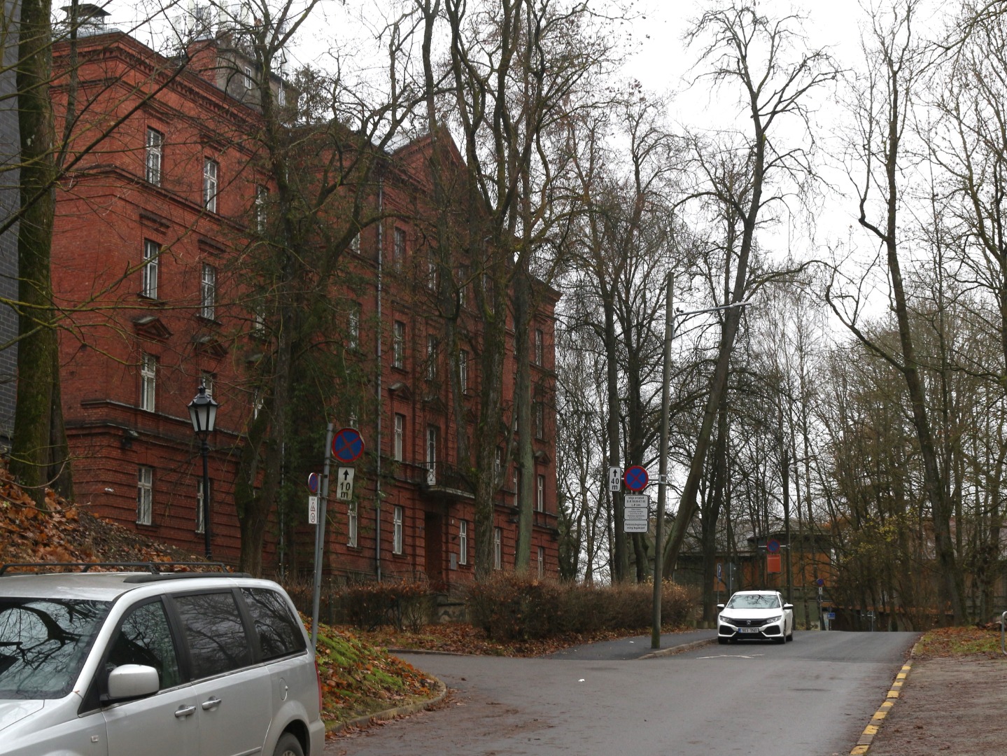 Üliõpilaste ühiselamu (hilisem Ajalooarhiiv) hoone fassaad (Postkaart)
Oktoober 1914 rephoto