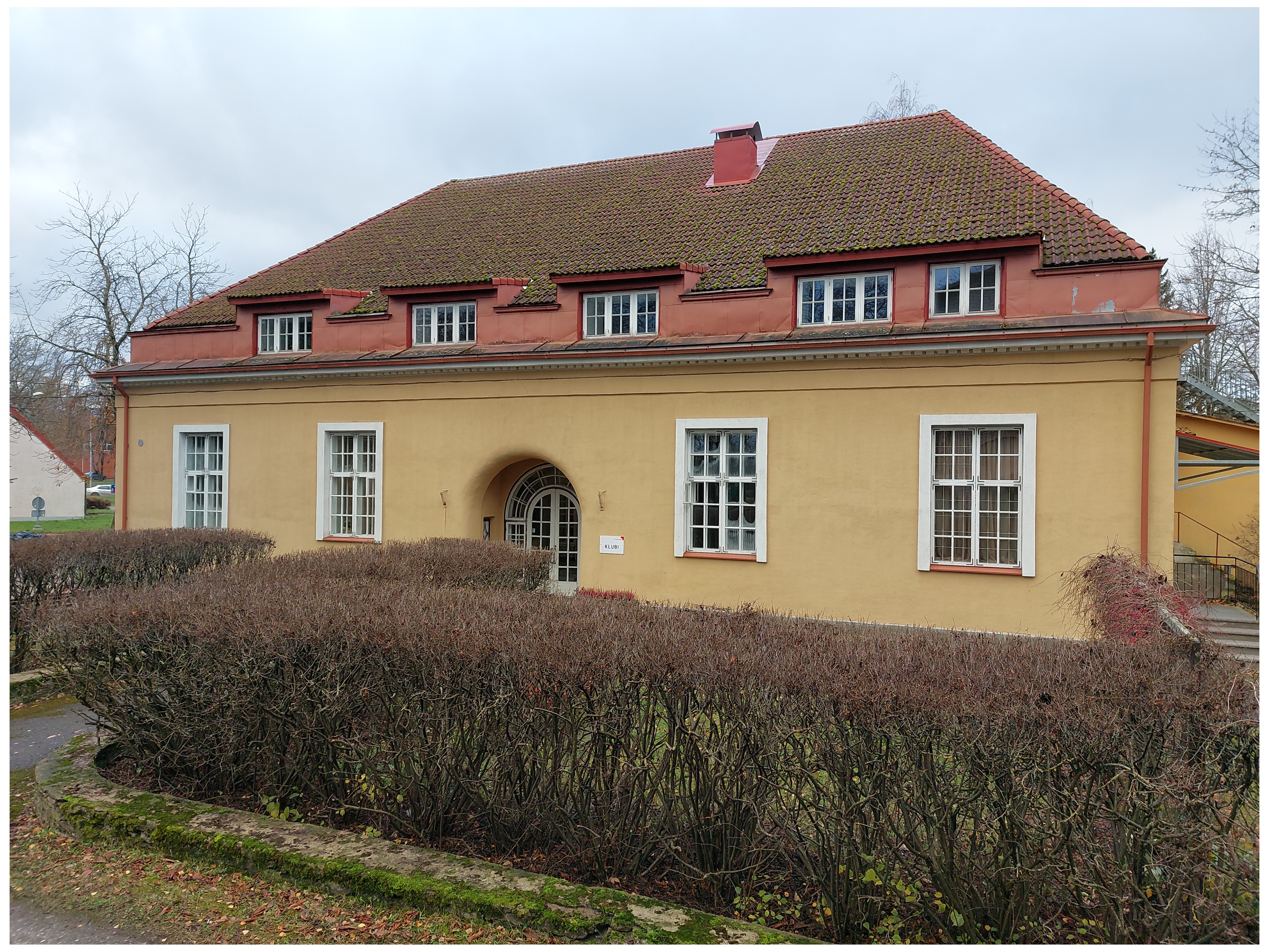 Psühhoneuroloogia haigla klubi Tallinnas, fassaadivaade. Arhitekt Bertel Liljequist rephoto