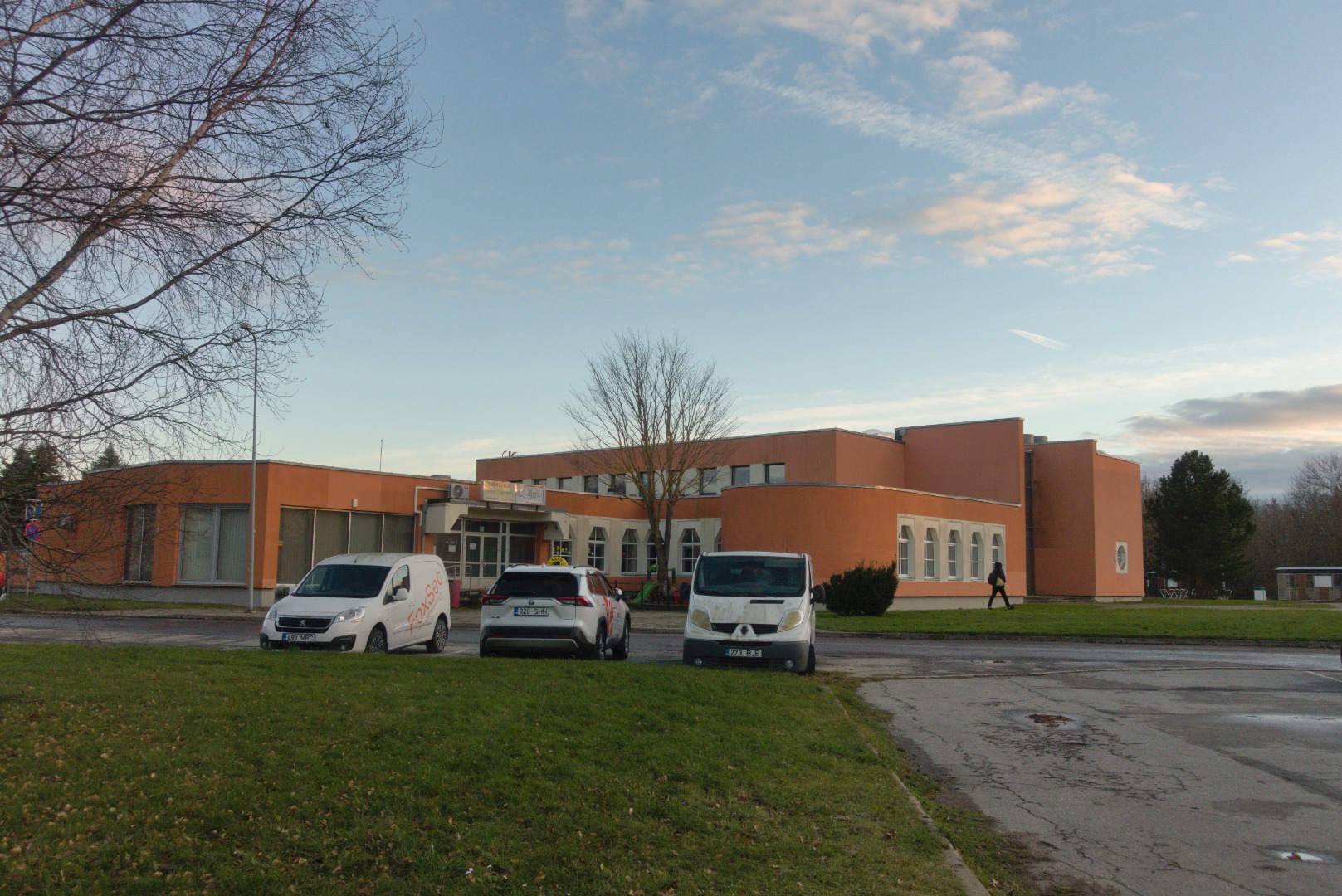 Endine Pirita Lillekasvatuse Näidissovhoosi peahoone, saalivaade. Arhitekt Rein Heiduk, sisearhitekt Piret Mudist rephoto