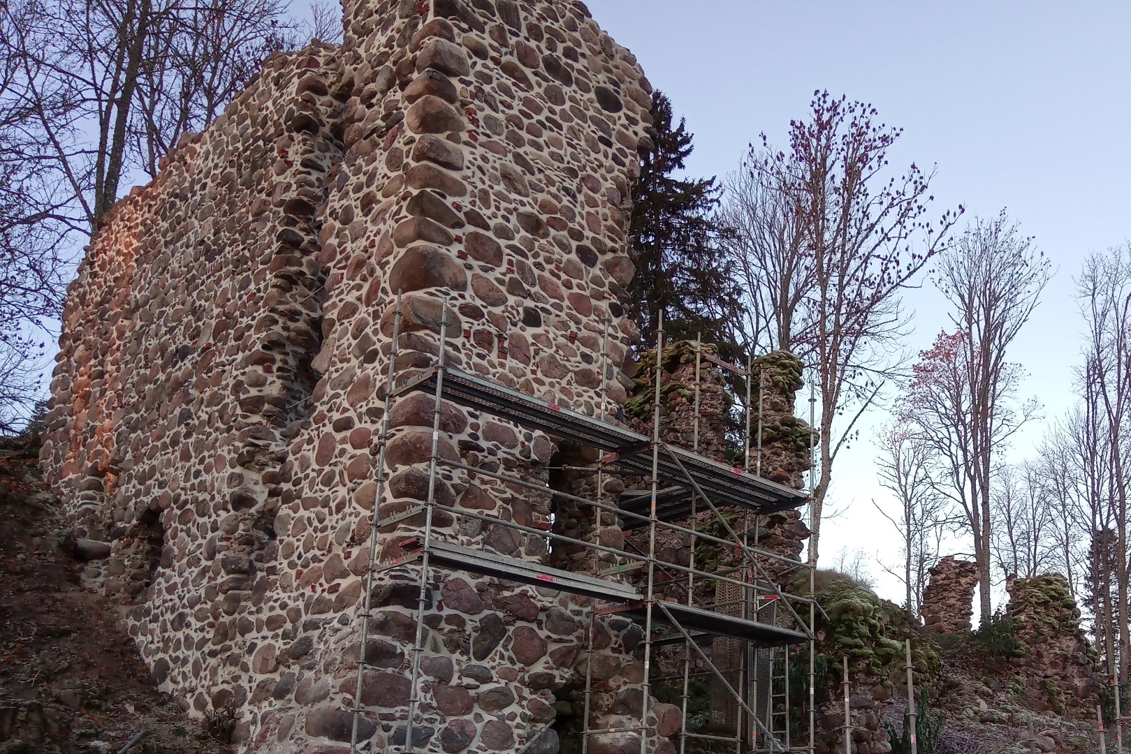 Tarvastu ordulinnuse varemed. rephoto