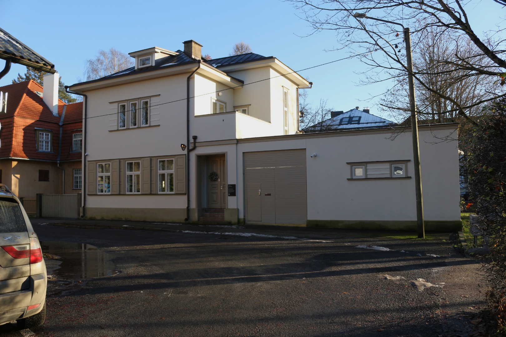 Tartu Department of Estonian Writers' Union (Tartu Writers' House) Teacher on the street rephoto