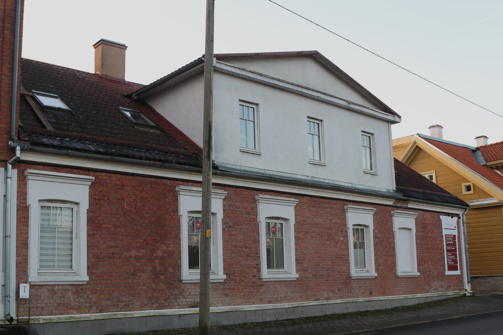 Linnavaade. Emajõe tn 1 Tartus 1992a. rephoto