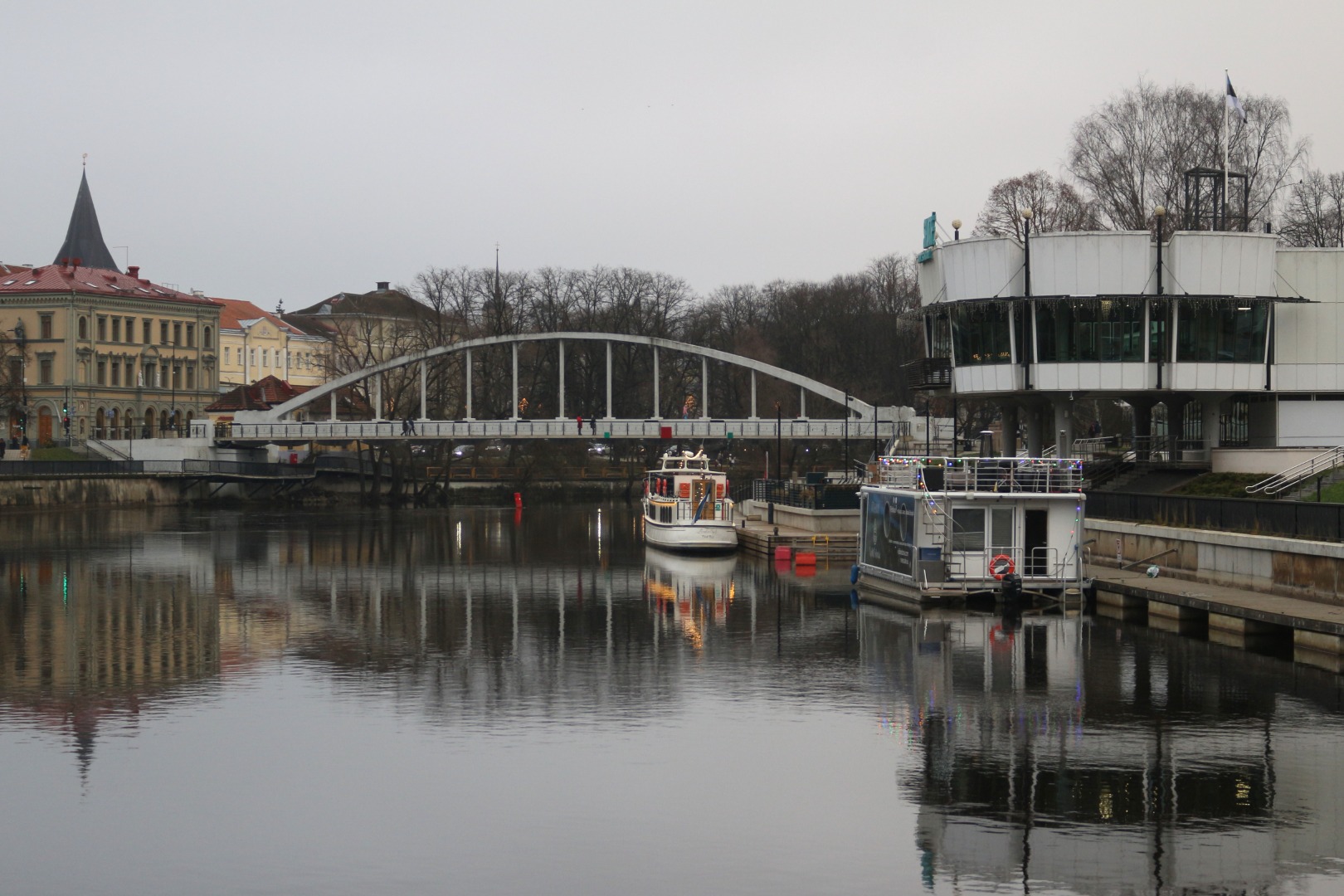Vaade Kaarsillale ja restoran Kaunasele rephoto