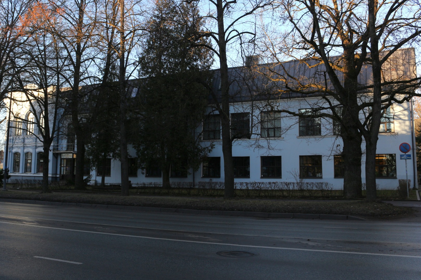 Tartu XV algkooli hoone Riia tänaval. rephoto