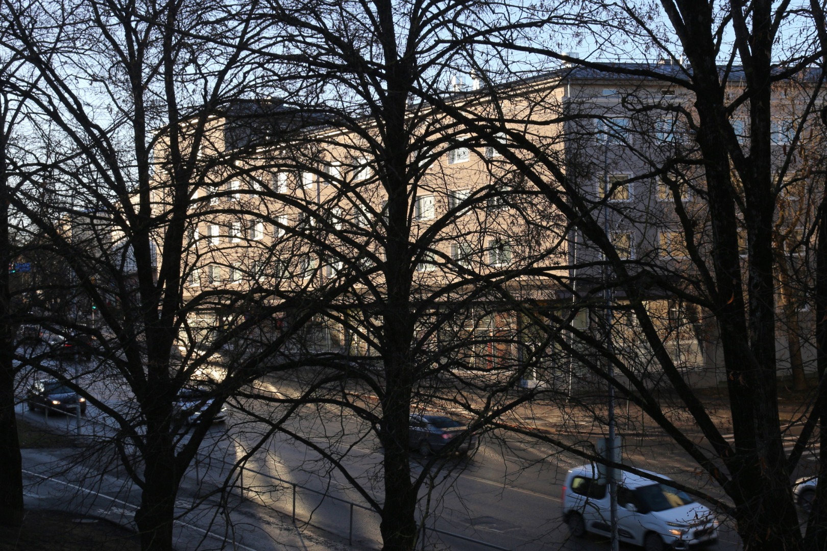 Tartu linna suurima, 60 korteriga elumaja ehitamine Riia tänaval. rephoto