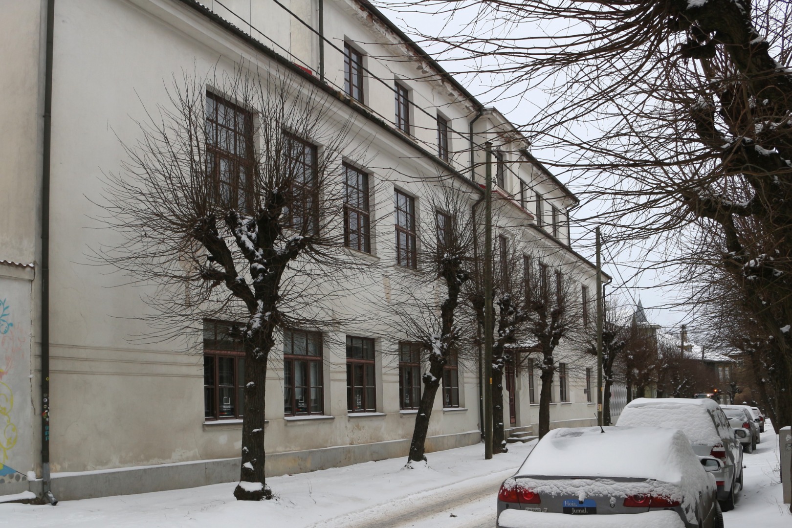 Karlova. Tartu kaubanduskool Tolstoi tänaval. Tartu, 1905-1915.
1931. aastani oli siin Tartu Tehnikagümnaasium. Nõukogude aastail oli see Tartu aparaaditehase üks hooneid. rephoto