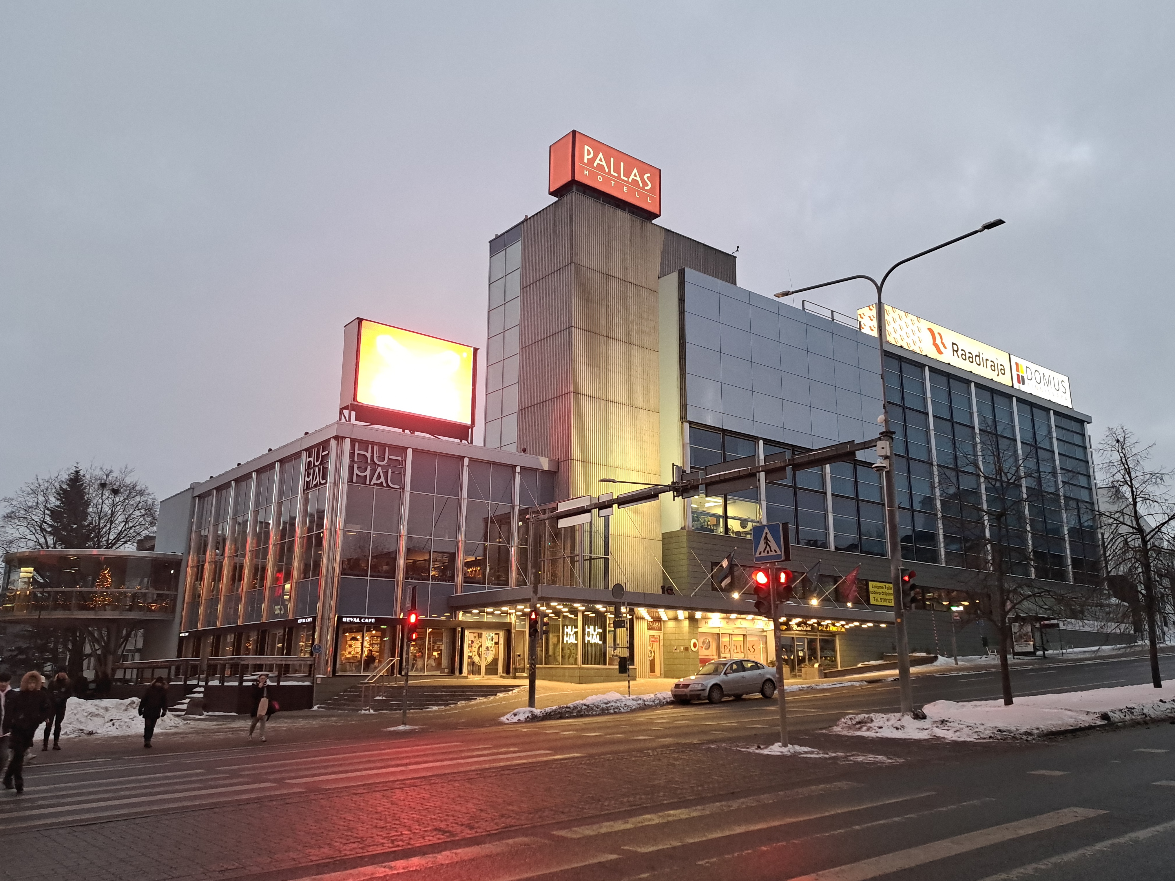 Tartu teenindusmaja rekonstruktsioon hotelliks, eestvaade. Arhitektid Vilen Künnapu, Ain Padrik, Eero Palm rephoto