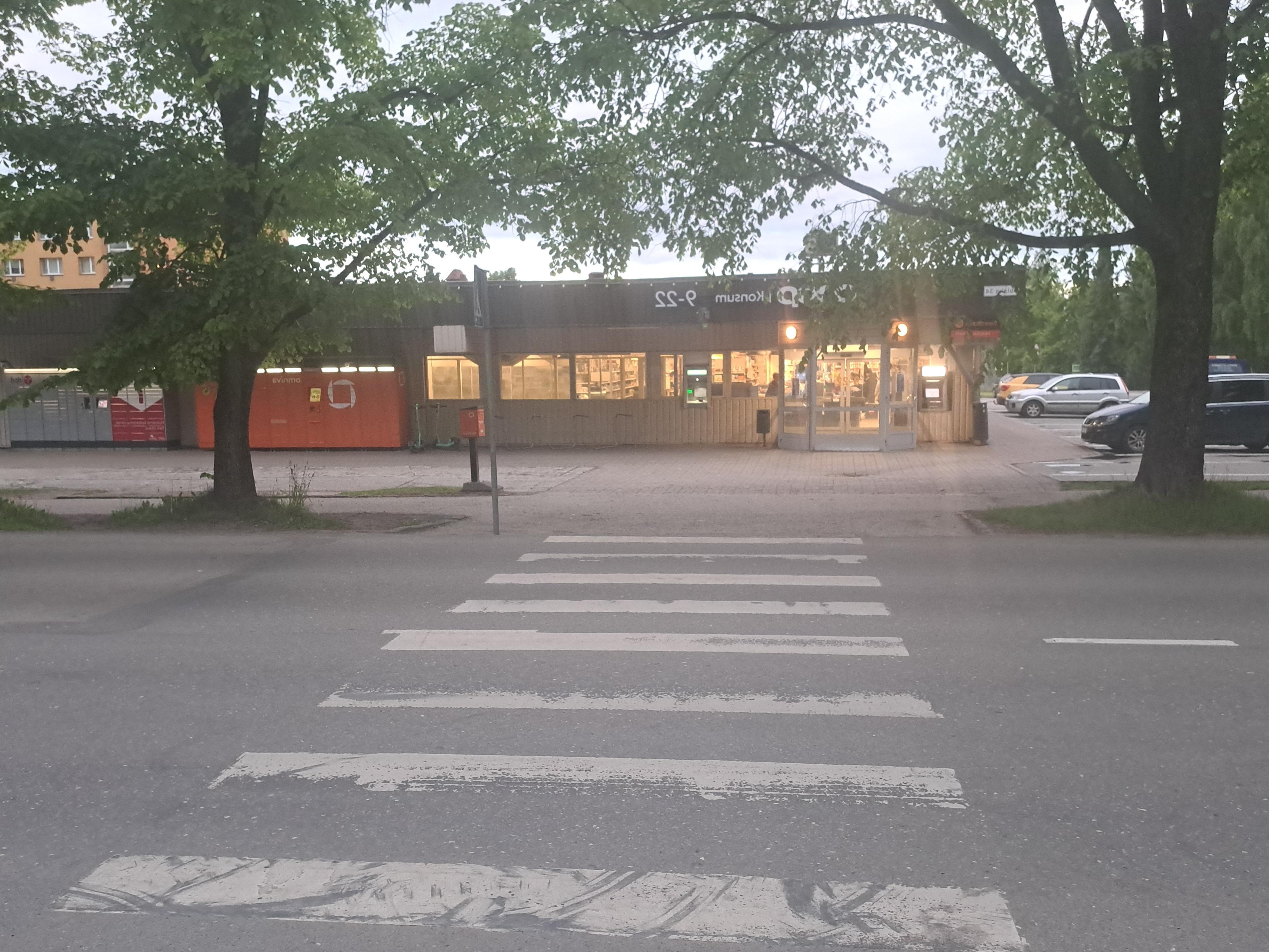Tartu, Jalaka ja Sepa tänavate nurgal asuv toidukauplus "Karete". rephoto