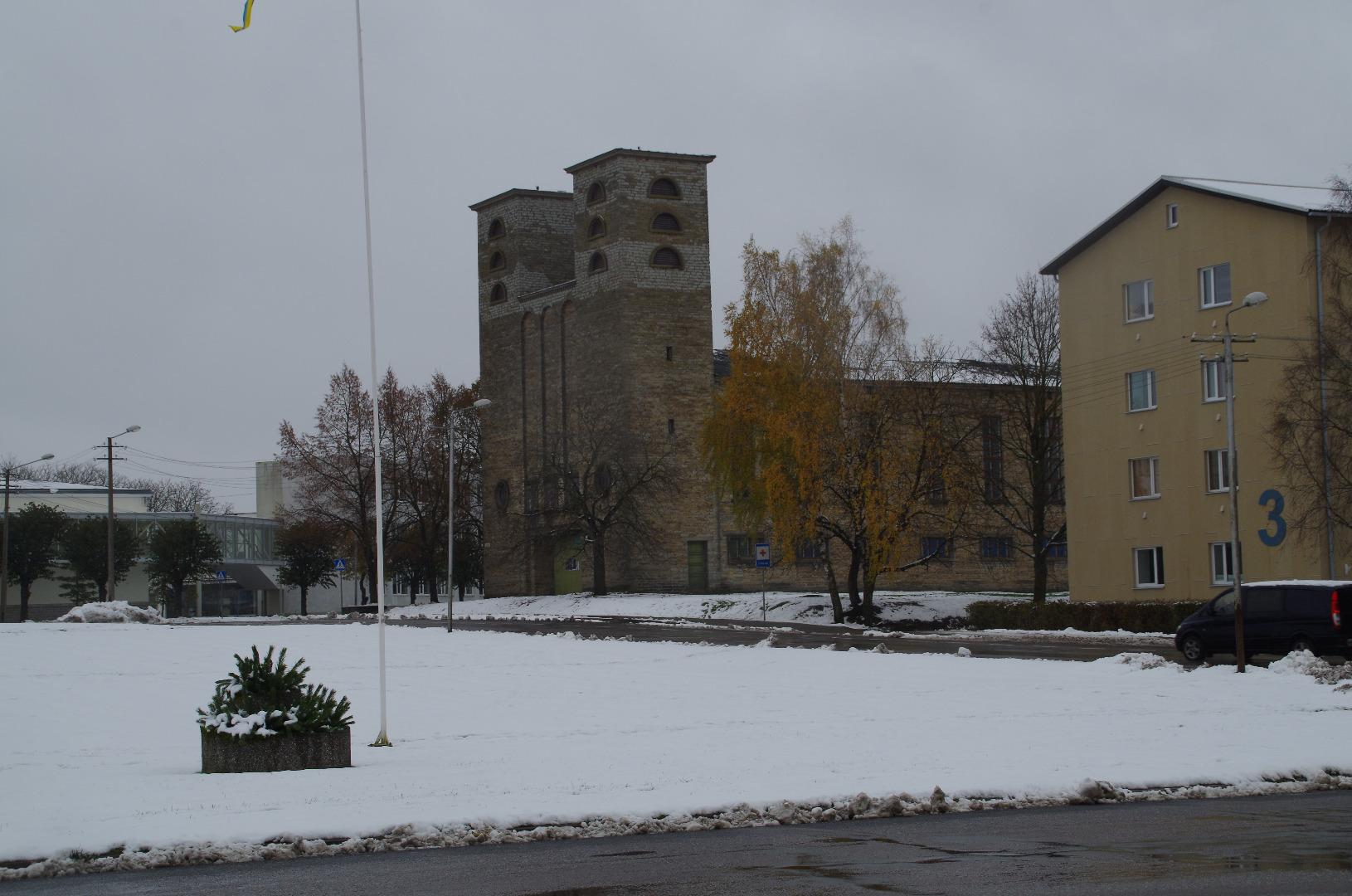 Pauluse kiriku juures. rephoto