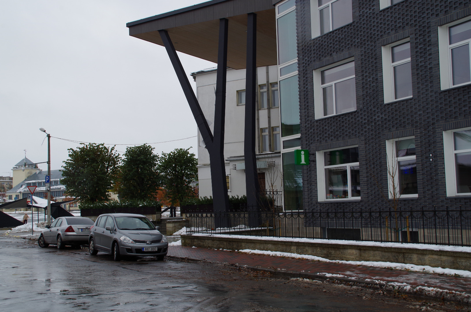 Eesti Panga Rakvere osakonna hoone, otsafassaadi vaade. Ins Ferdinand Adoff rephoto