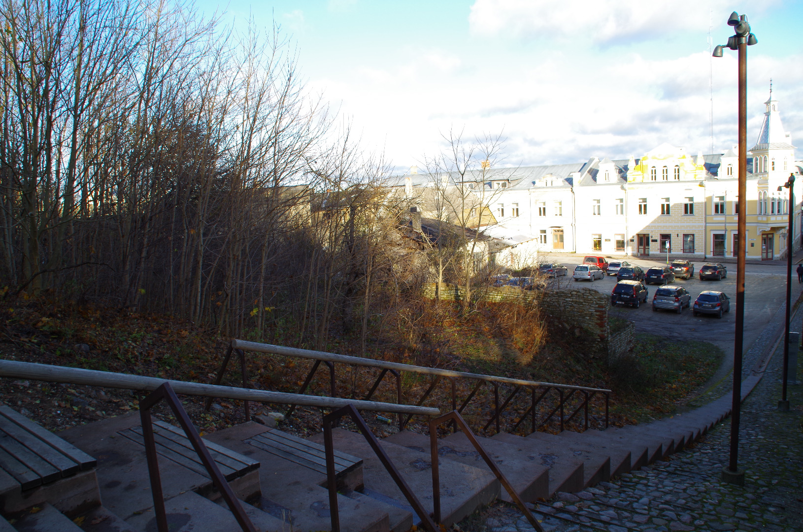 Rakvere Vallimäe trepp, vaade. Kavakava arhitektuuribüroo: Siiri Vallner, Heidi Urb, insener: Marika Stokkeby rephoto