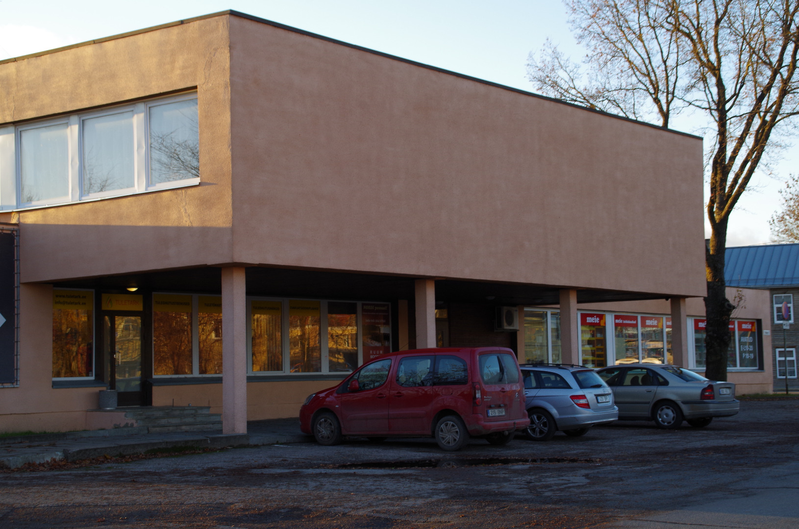 Rakvere kauplus-restoran, 2 hoone vaadet. Tüüpprojekt, sidus ins. Malmet rephoto