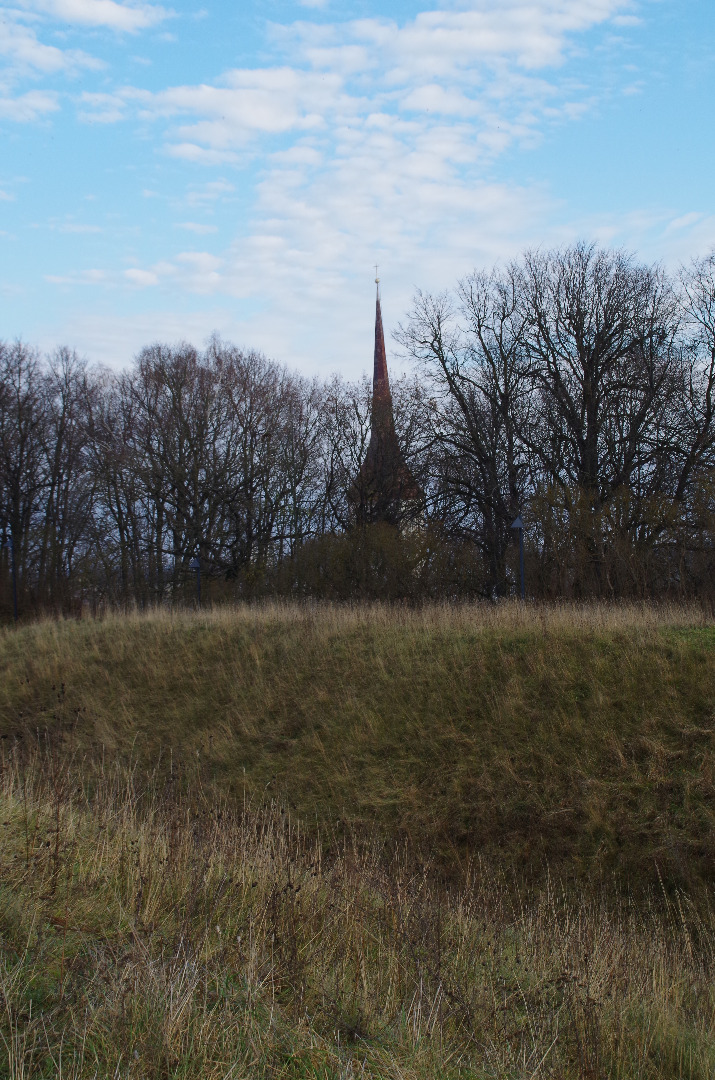 Rakvere Vallimägi, vaade kiriku poole rephoto