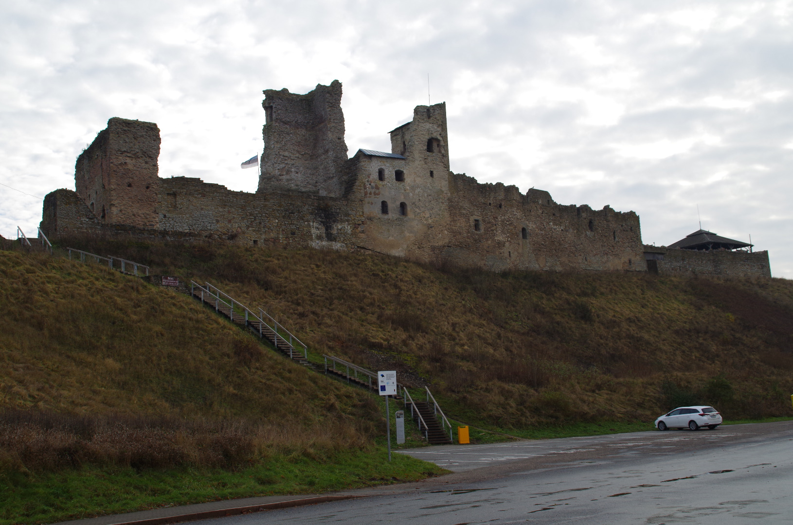 Ruins of Rakvere Castle 1911 rephoto