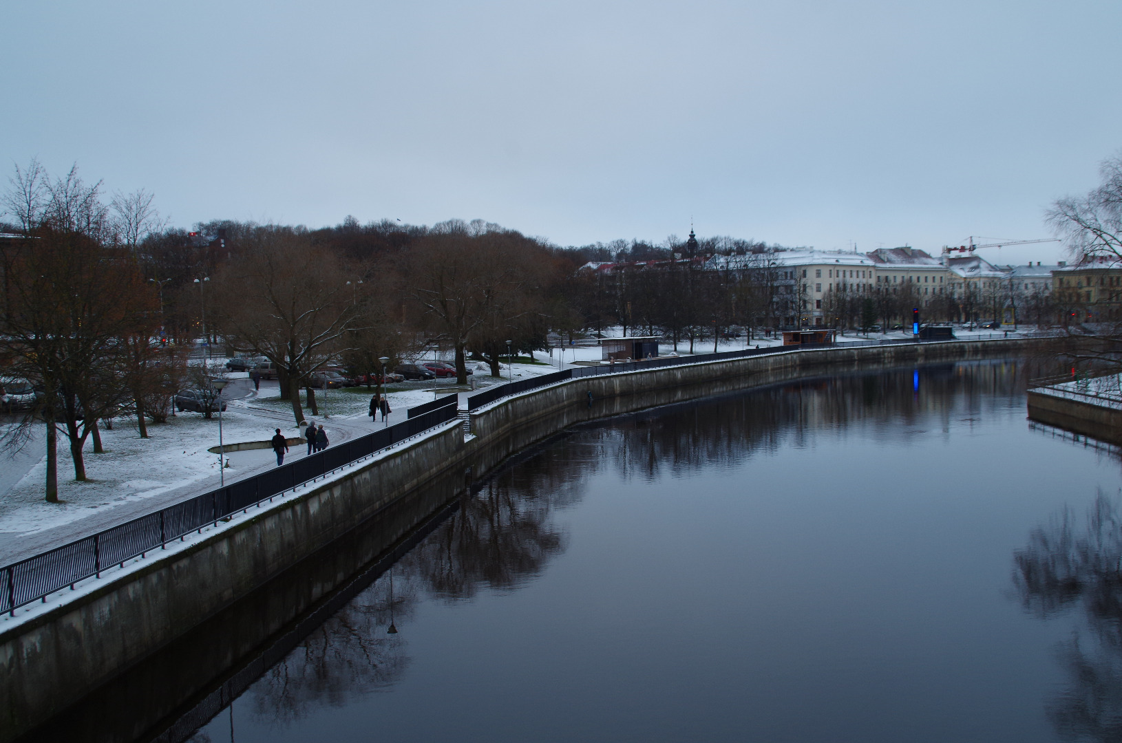 Kesklinn. Emajõgi ning Emajõe paremkalda hoonestik ja haljasala. Tartu, 1960-1965. Foto E. Selleke. rephoto
