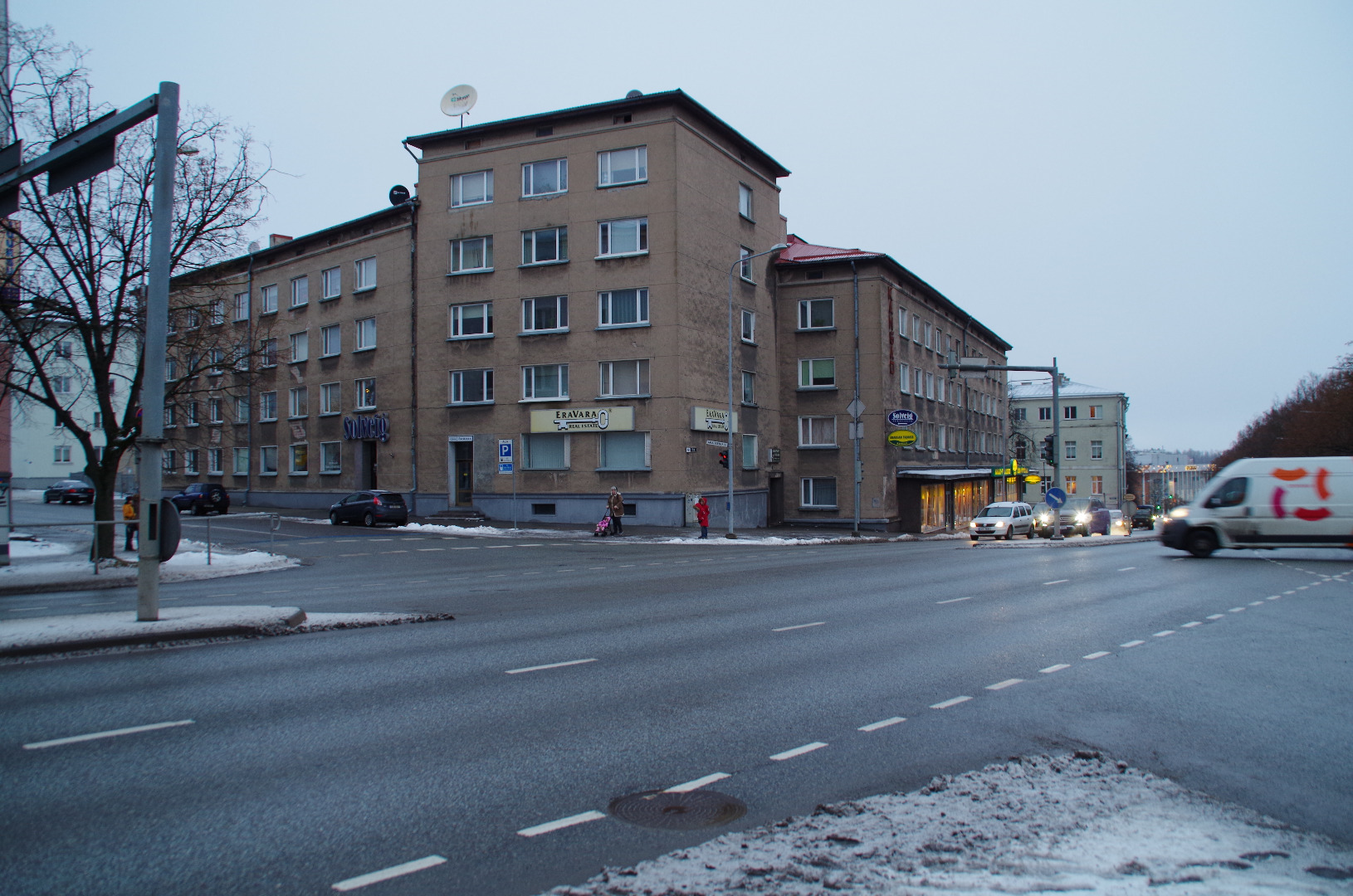 Uus korterelamu Riia 9, vasakul Akadeemia t. Tartu, 1961. rephoto