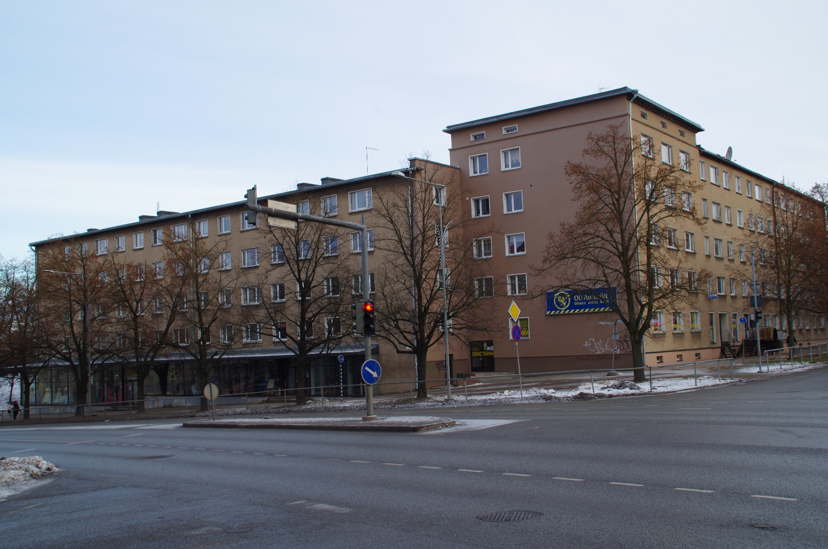 Korruselamu Riia 10, allkorrusel pood rõivakauplus "Siluett". Tartu, 1965. rephoto