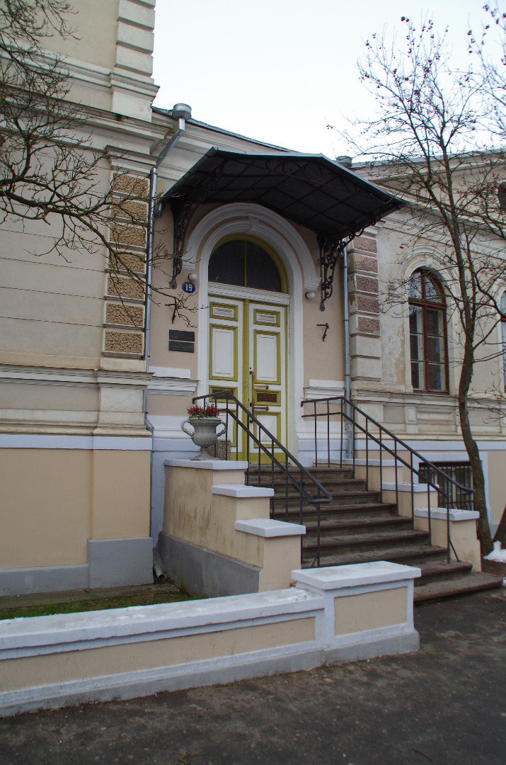 Former KGB house and current Tartu Literature House on Vanemuise Street, entrance rephoto