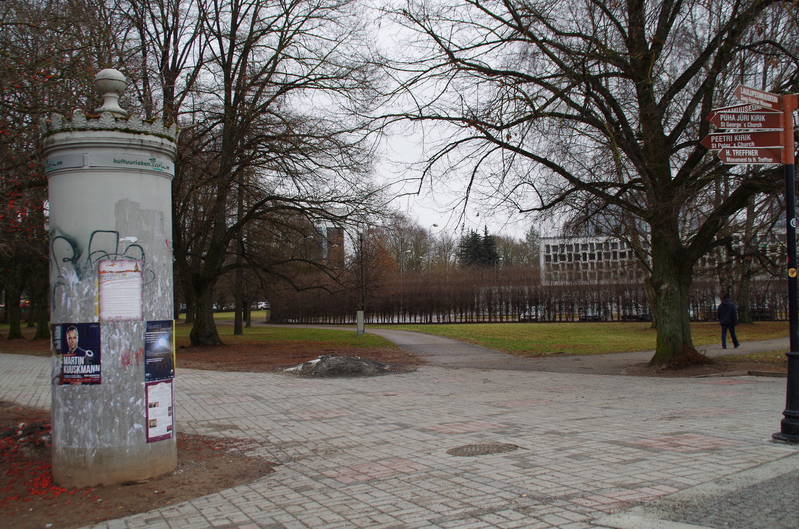 The Upper River Park at the arcillary. In the forefront of the announcement post. Tartu, May 2013. rephoto