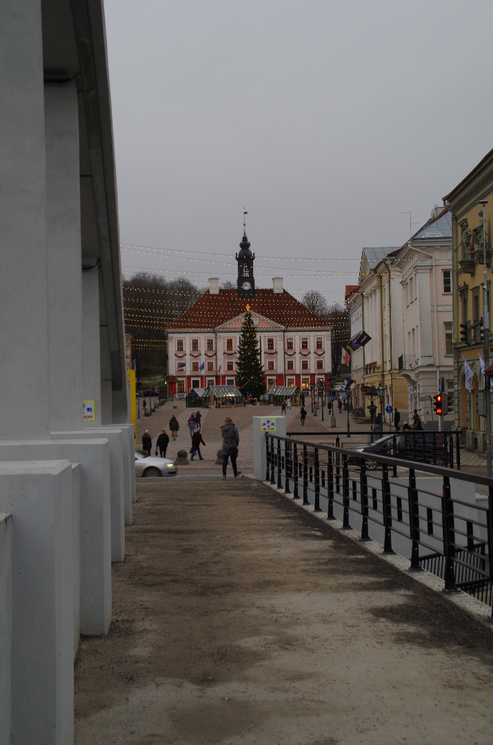 Kivisilla võlv and Tartu Raekoda Tartu, 1920-1930. Photo e. Selleke. rephoto