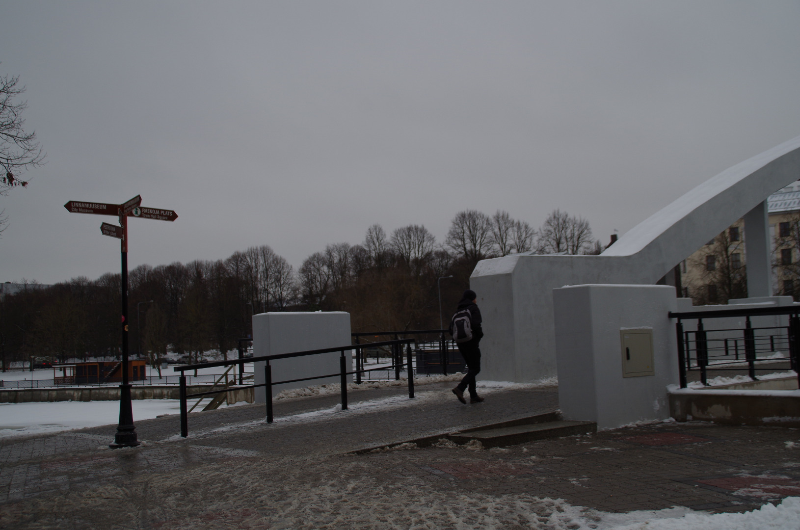 Foto. Sõjapurustused Tartus. Vaade kivisillalt. rephoto