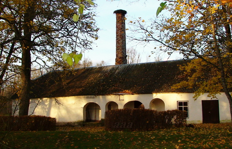 Foto. Räägu mõisa viinaköök (?), hilisem ait-kuivati. Mustvalge. Asub: HM 7975 -  Haapsalu rajooni tehnikamälestised rephoto