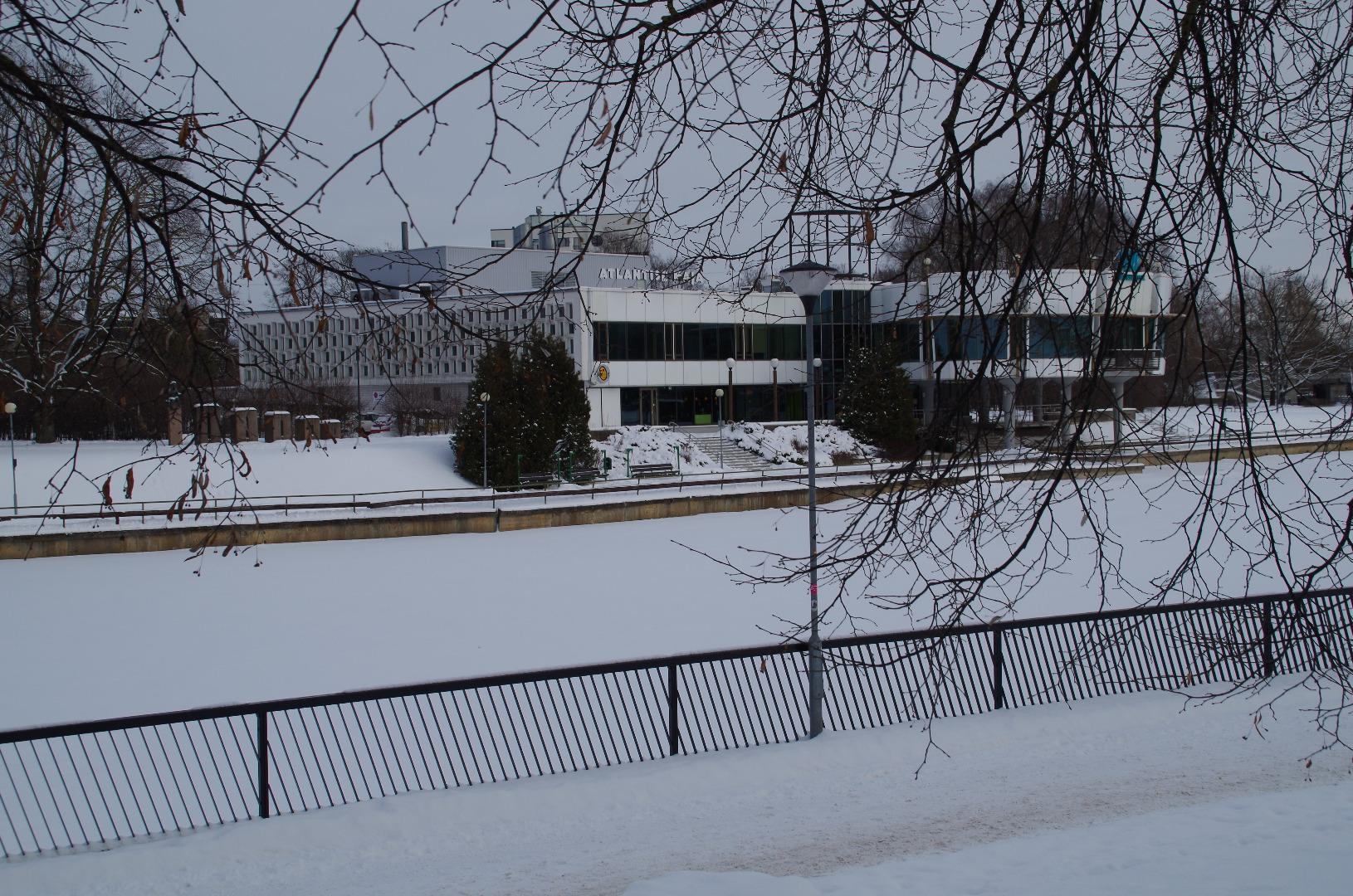 Restaurant-eating "Kaunas" in Tartu, view of the building across the river. Architect Voldemar Herkel rephoto