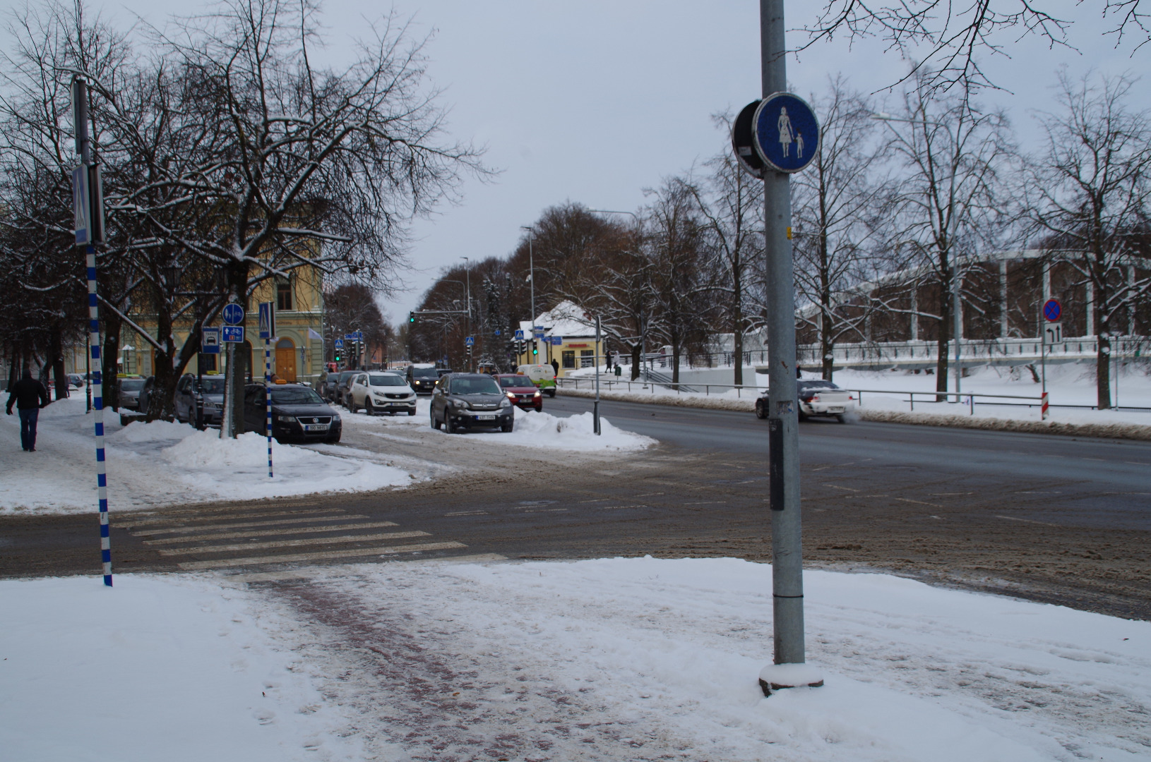 Linnaliinibuss Tartus Nõukogude väljakul rephoto