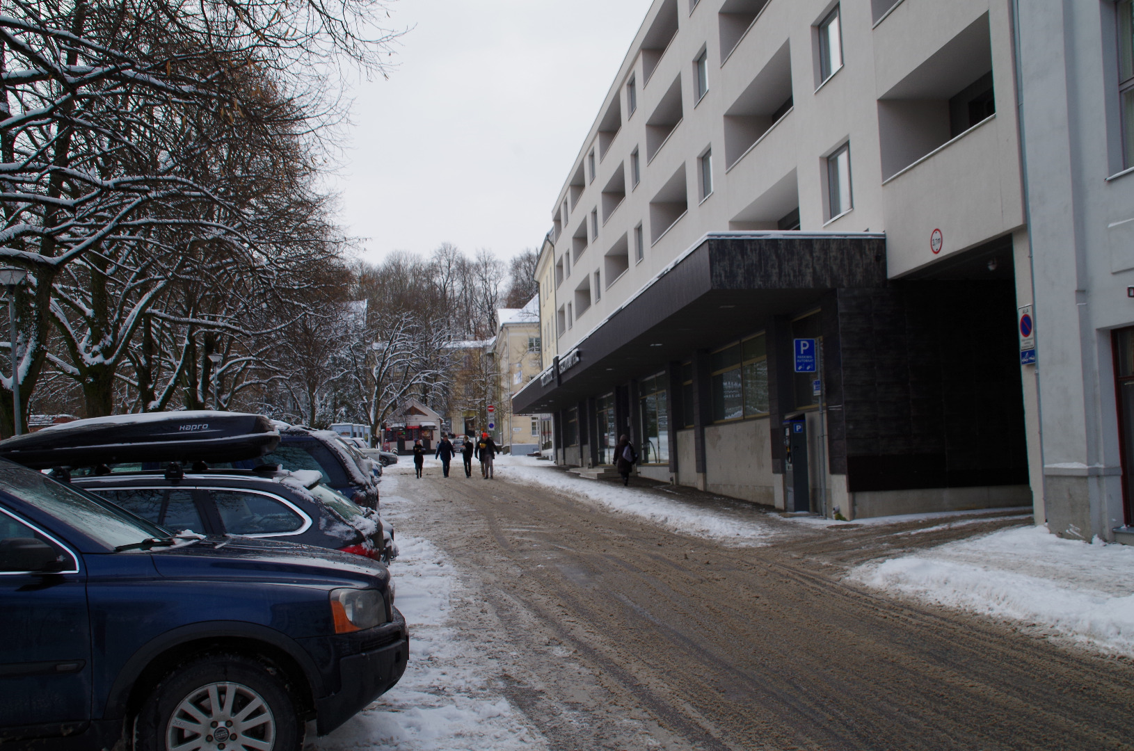 Kooperatiivelamu Poe 9 (arh. R.- L. Kivi). Remont Poe tänaval. Tartu, 1980. rephoto