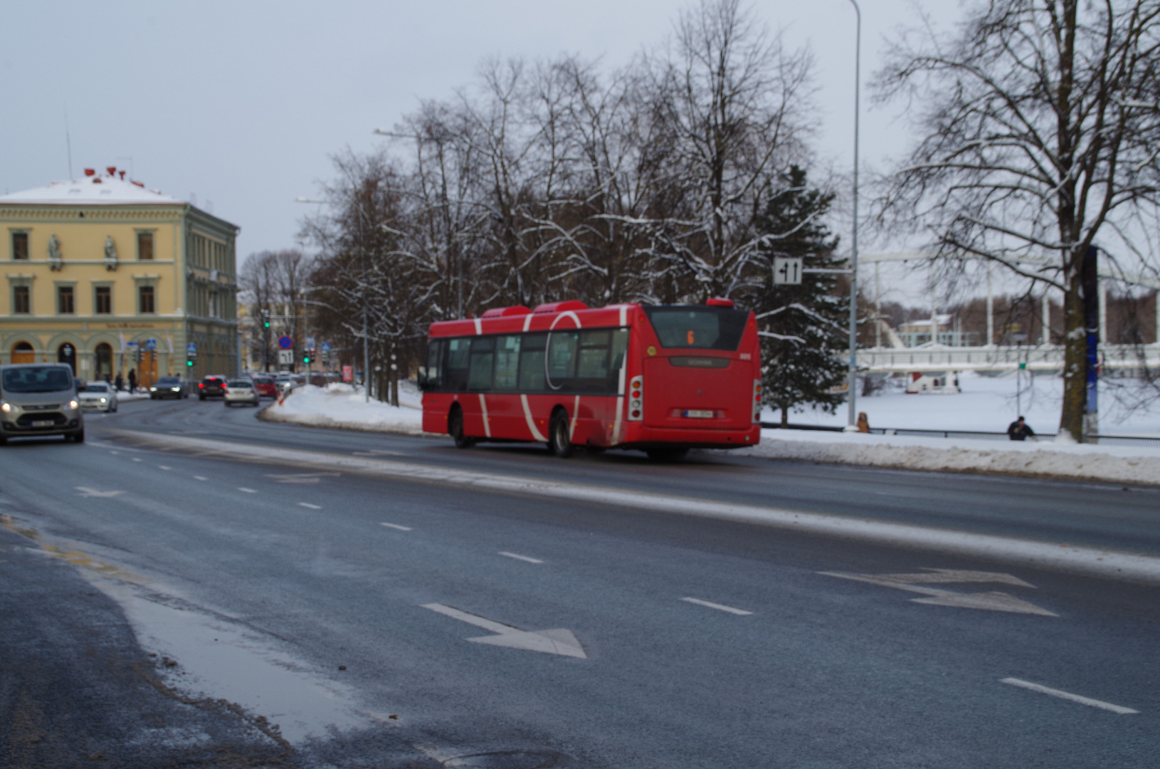 Row of Tartu ut members at the bus during studies in 1943 rephoto