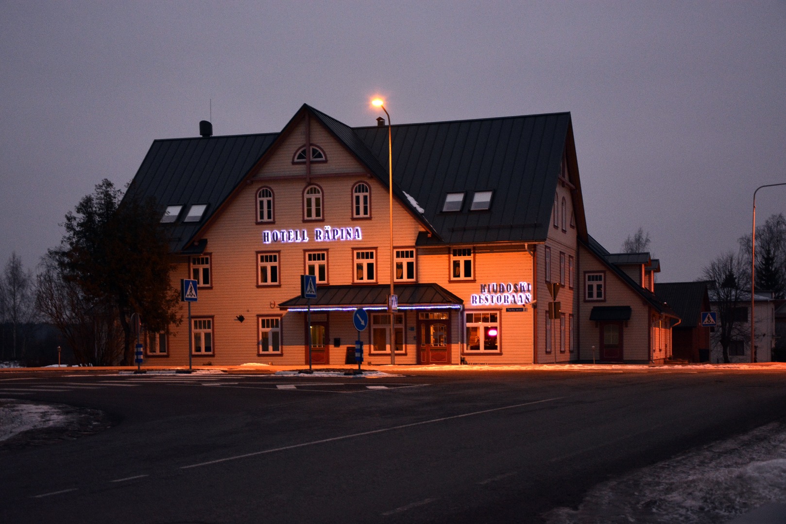 Foto. Tartu Eesti Majanduse Ühisuse Räpina osakonna hoone.Kärsini foto. rephoto