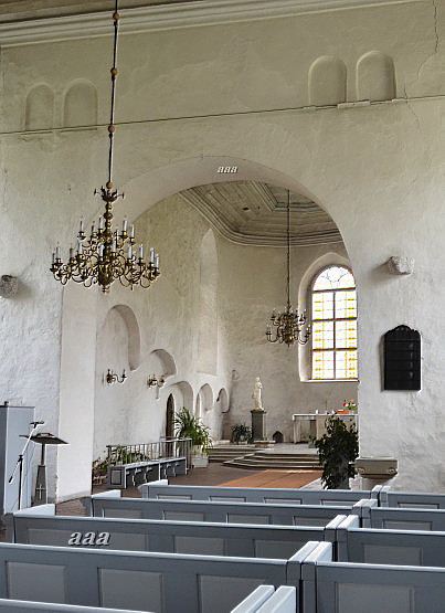 fotopostkaart, Viljandi, Jaani kirik, sisevaade, altar, kantsel, pingid, 1913, foto J. Riet rephoto