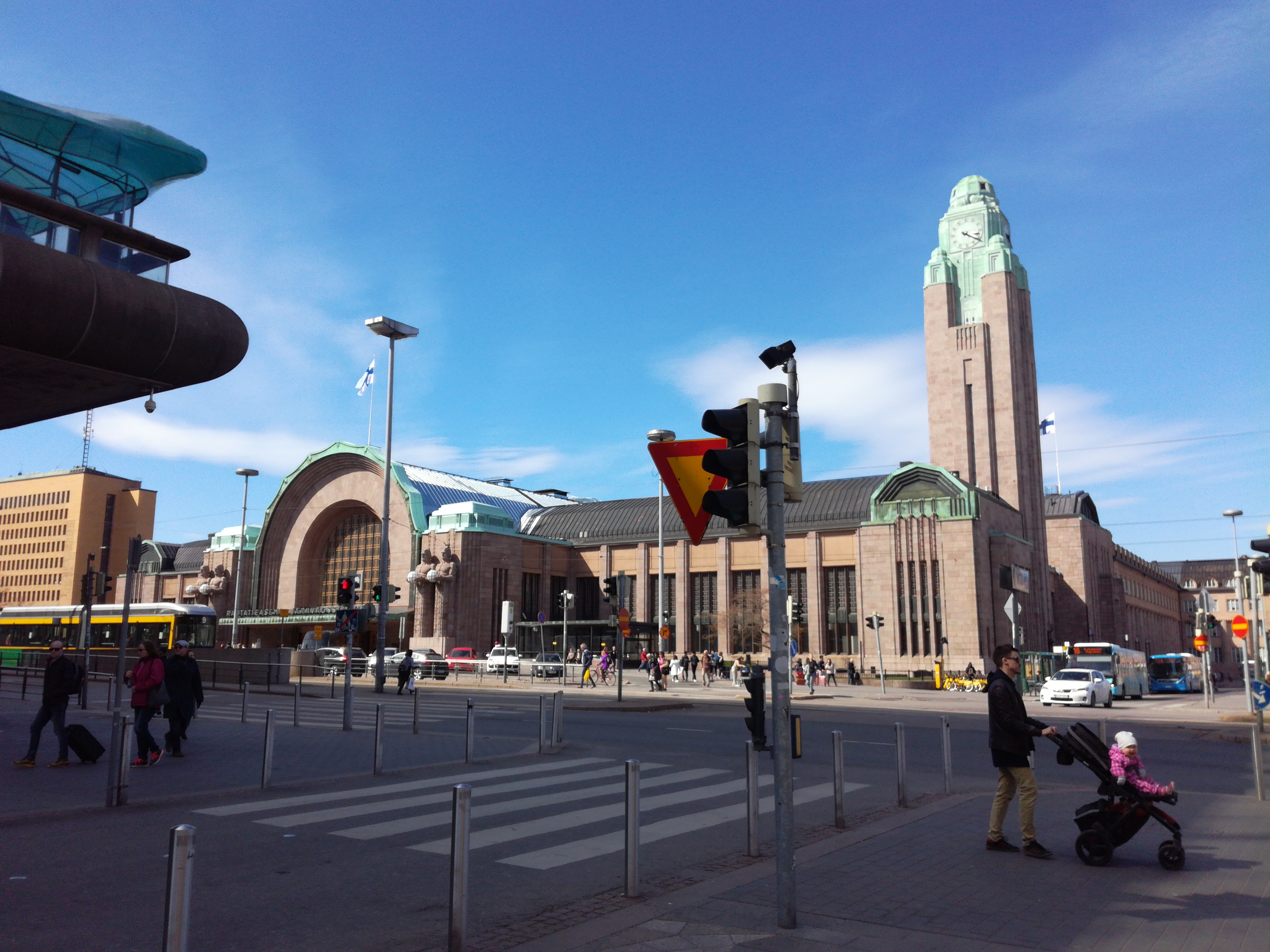 Helsingin rautatieasema Kaivokadun ja Hakasalmenkadun (Keskuskatu) kulmasta nähtynä rephoto