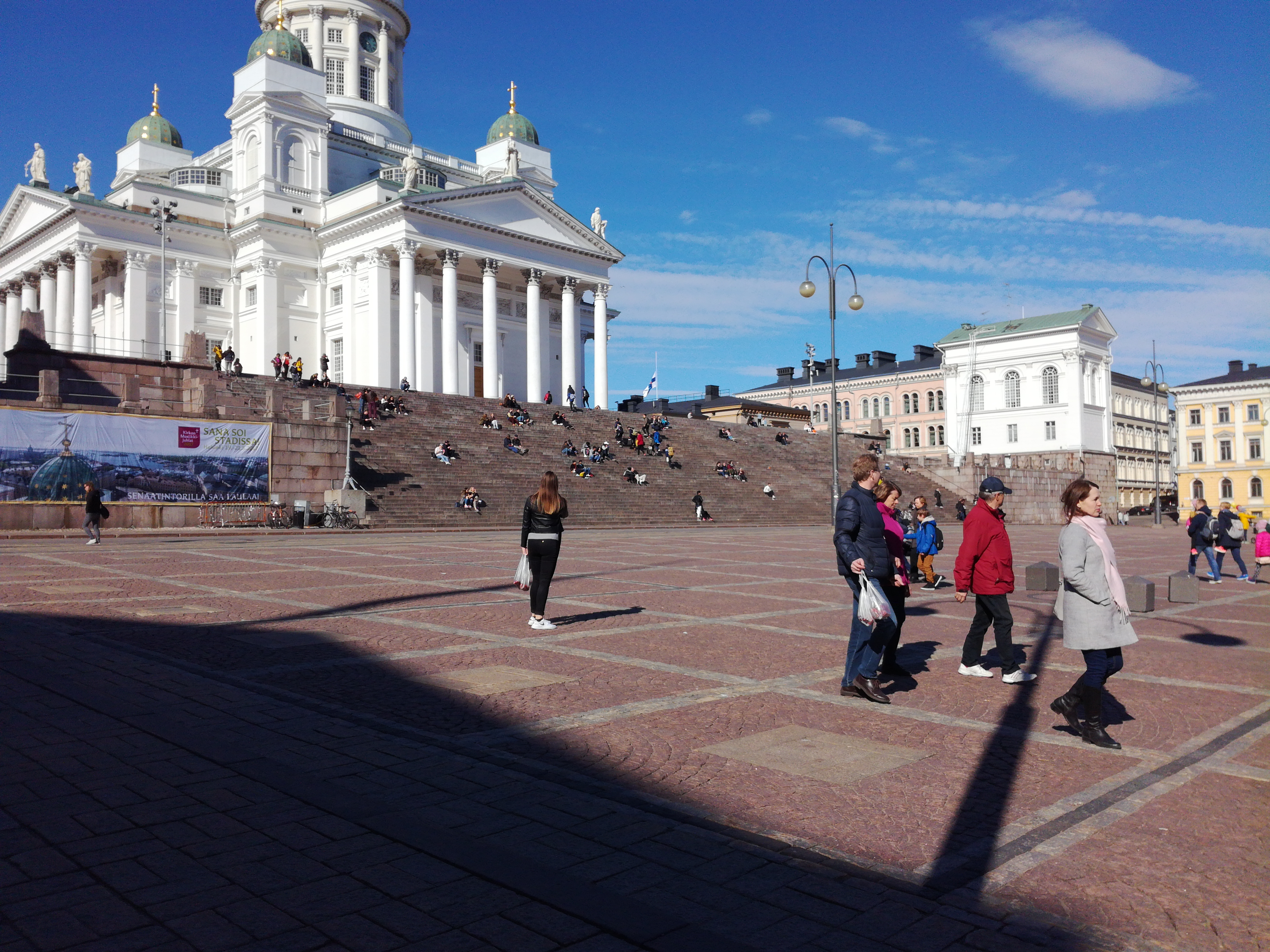 Russian soldiers on the Helsinki Senate Square rephoto