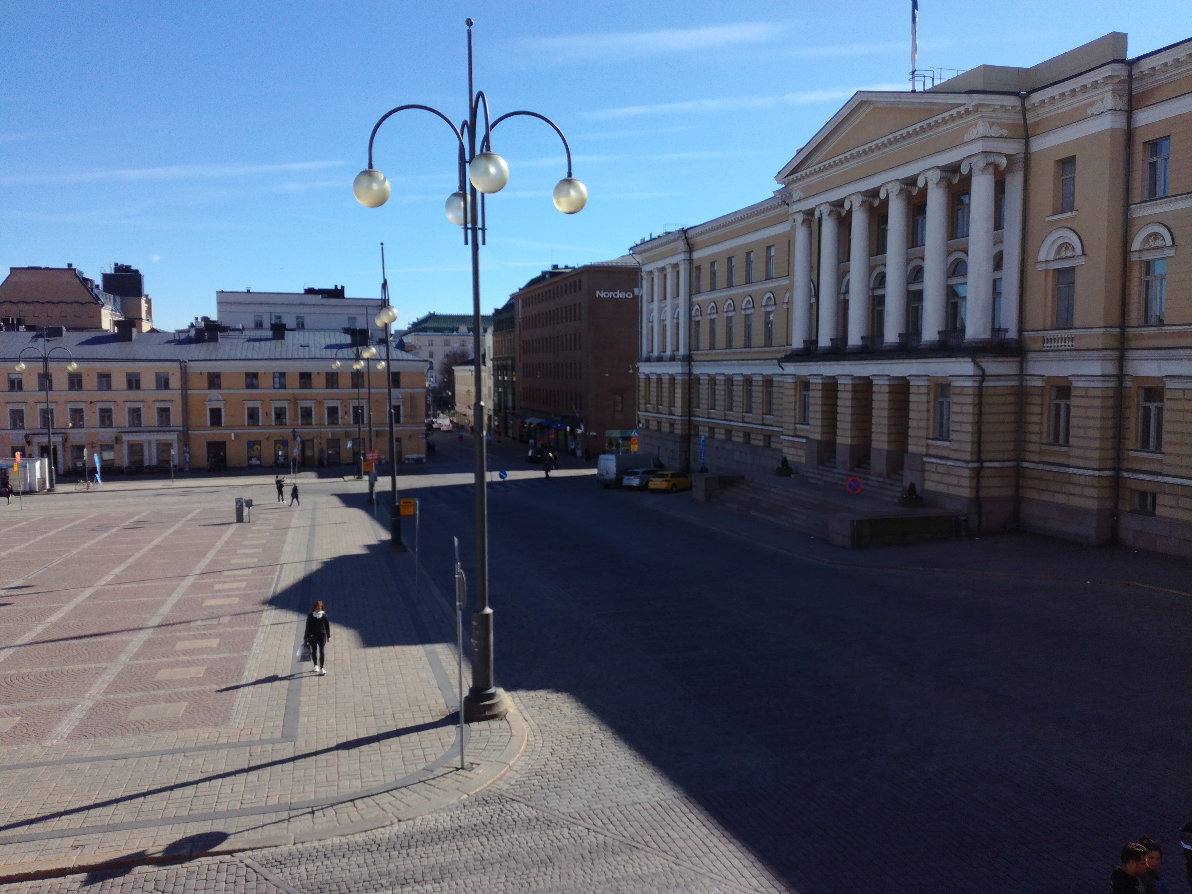 Työläisten vappukulkue Senaatintorilla. rephoto
