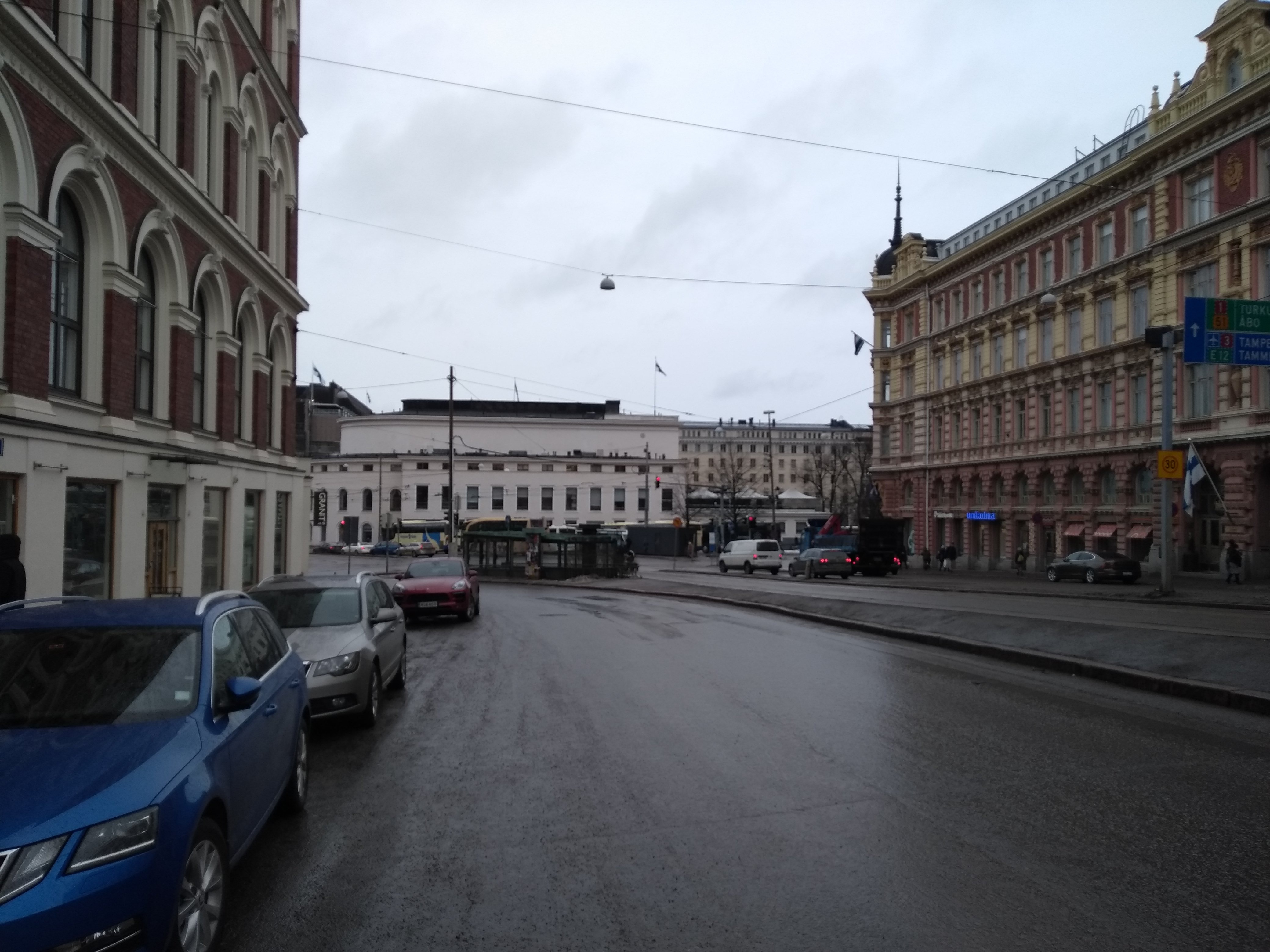 Skillnadsgatan mot Svenska teatern. (1890-1910) rephoto