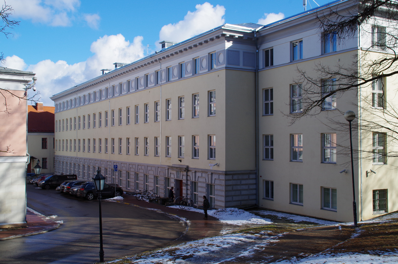 TÜ keemiahoone Tartus, fassaadivaade. Arhitektid Paul Mielberg, Harald Sultson; II järk Henn Kuvasto rephoto