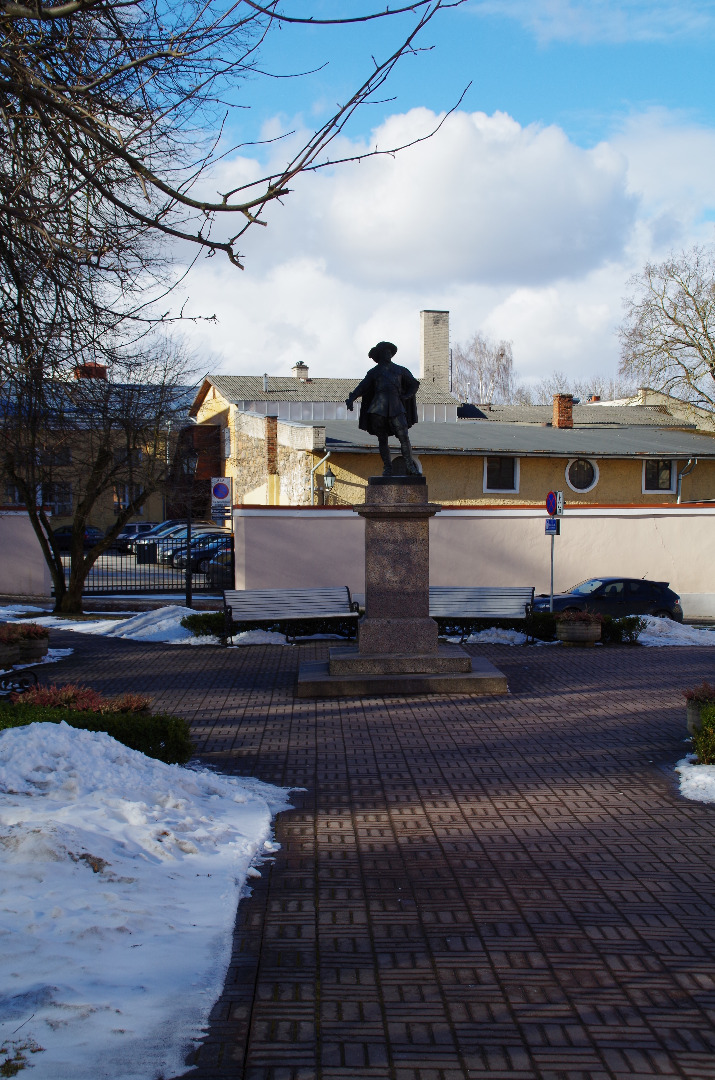Rühm üliõpilasi Gustav II Adolfi monumendi juures rephoto