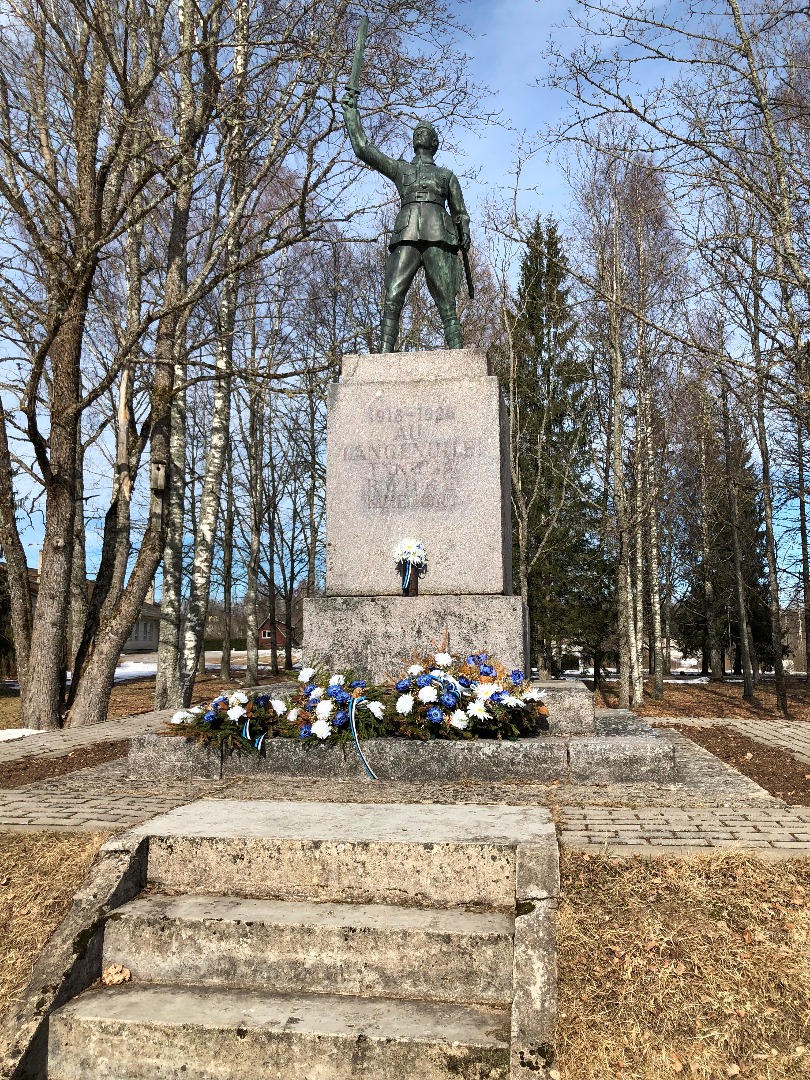 Foto. Vabadussõjas langenute mälestussammas  Rõuges,autor Voldemar Mellik (Melnik) 1930.a. rephoto