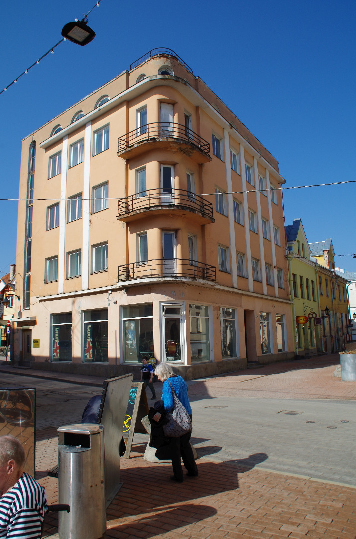 Korterelamu kauplusega ("Mäng ja Kool") Tartus, hoone vaade. Arhitekt Arnold Matteus rephoto