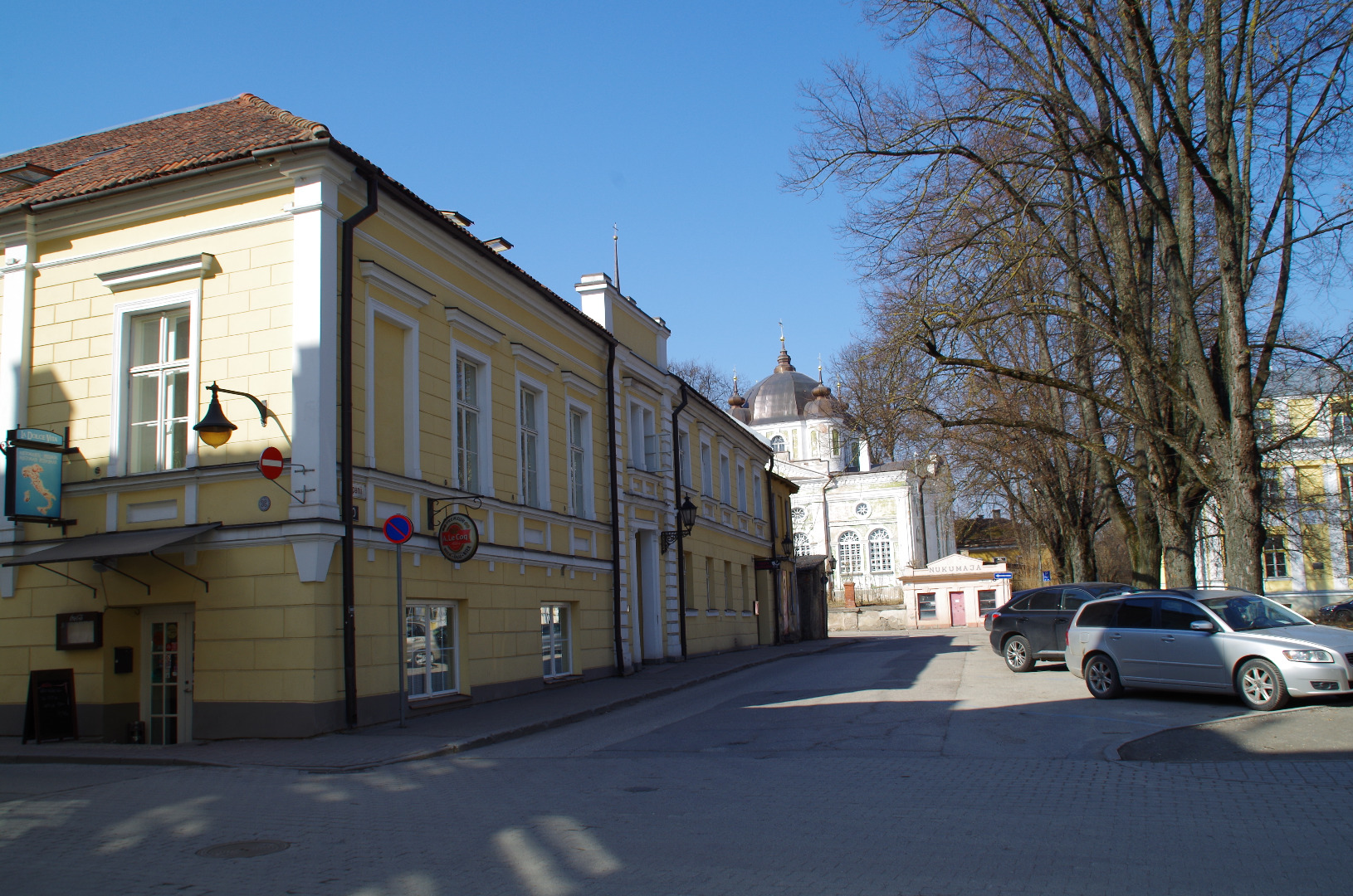 Social building in Tartu on the corner of Gildi and Company Street rephoto