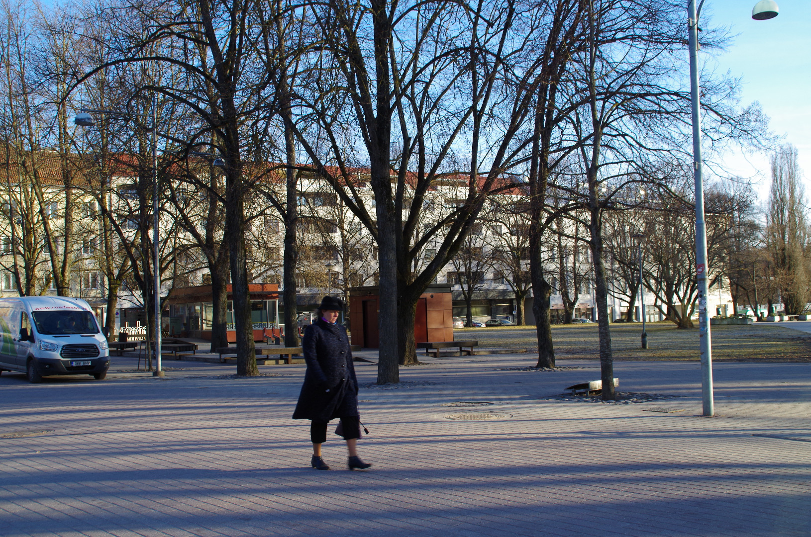 Kaubahoov, kaunistatud tulikirjaga: EV XXV. Kaupluse Vennad Lepp reklaam. Tartu, 1943. rephoto