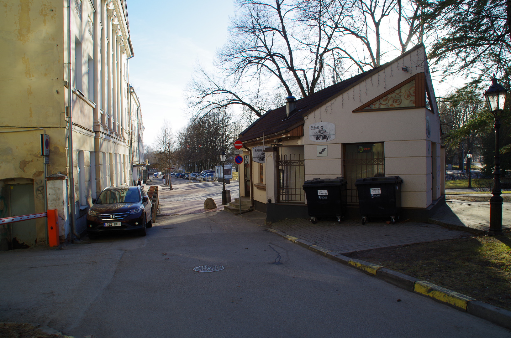 Poe t, taga kaubahoov. Tartu, 1930-1940. rephoto