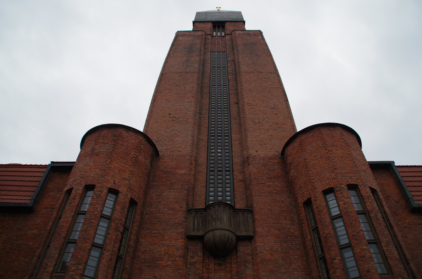 Pauluse kirik Tartus, läänefassadi detail. Arhitekt Eliel Saarinen rephoto